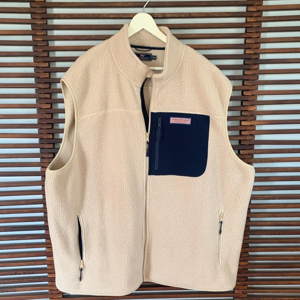 Vineyard Vines Men’s Fleece Vest with Navy Chest Pocket